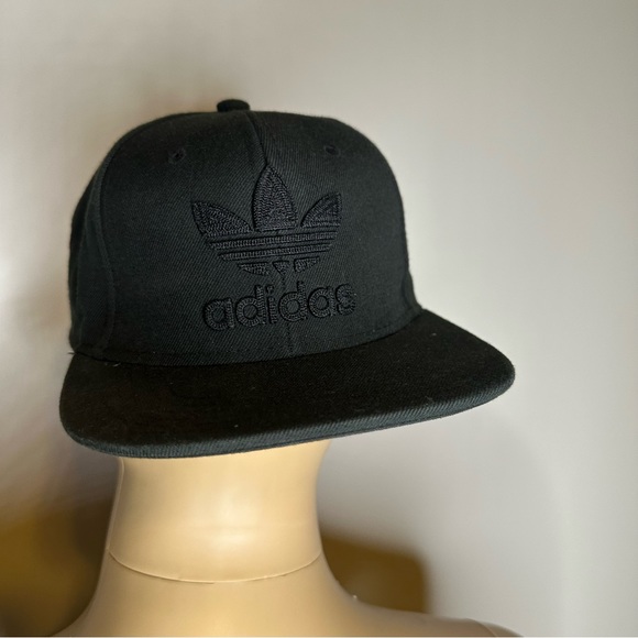 Adidas SnapBack - Picture 3 of 4